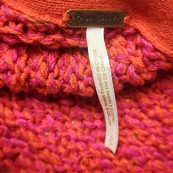 NWT! Free People Dragonfruit Sweater Size Small Off Shoulder - Picture 3 of 5